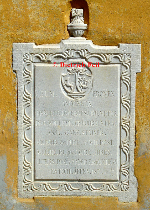 Bruneck - Grabstein der Anna Agnes Stainer geb. von Puel zu Wildest (1810)