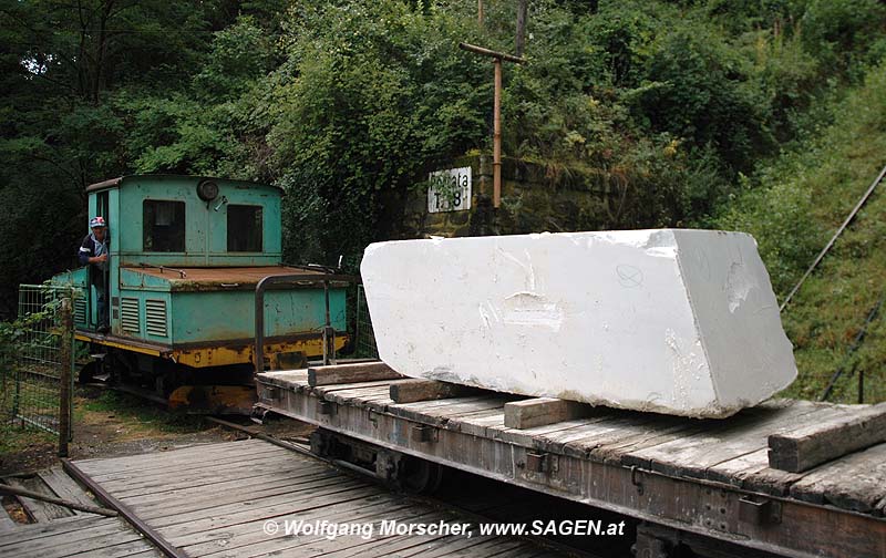 A marble block on its way to the processing factory © Wolfgang Morscher, 3 August 2007