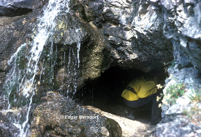 Rinne zur Wasserableitung bei der "Blauen Grotte" in Hoch Imst © Edgar Mersdorf