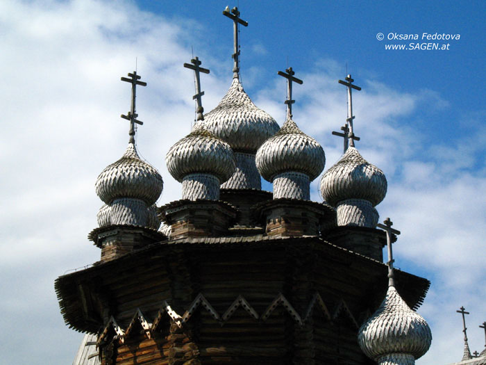 Kuppeln der Maria-Schutz-Kirche, Kishi © Oksana Fedotova