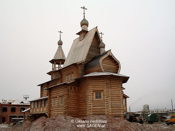 Die Kirche der Heiligen Aposteln Petr und Pawel in Karpogory © Oksana Fedotova