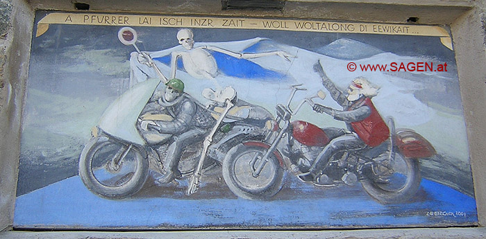 2. Szene vom Plauser Totentanz: Der Tot holt den Motorradfahrer © Berit Mrugalska