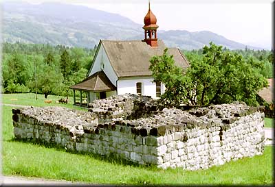 Die Ruine Rosenberg mit der Antoniuskapelle, Giswil, Oberwalden