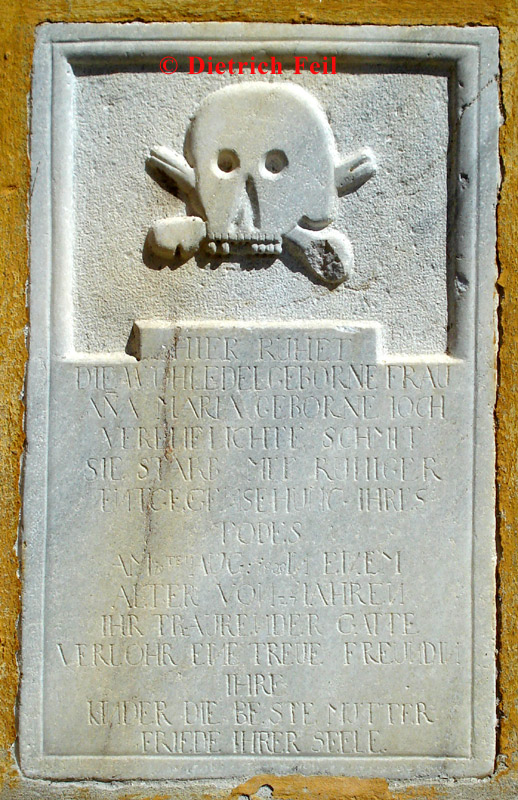 Bruneck - Grabstein der Anna Maria Ioch verehel. Schmit (1809)