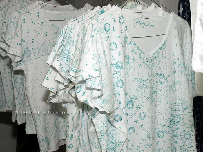 mit Papp bedruckte Hemden