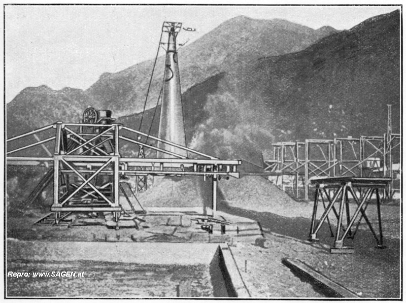 Verfahrbare Querbrücke über dem Erzlager