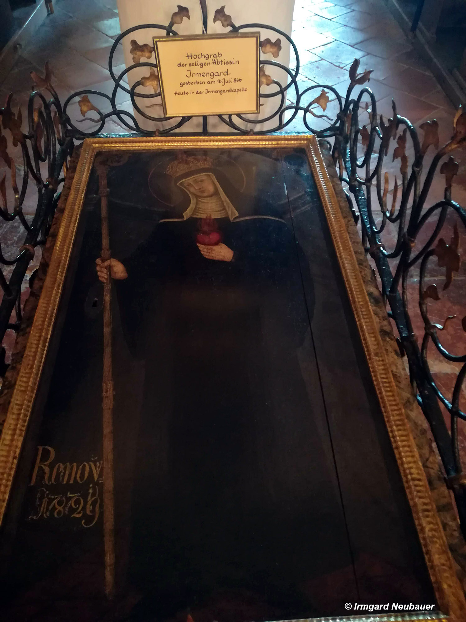 Hochgrab der seligen &Auml;btissin Irmengard - Kloster Frauenchiemsee, Frauenw&ouml;rth