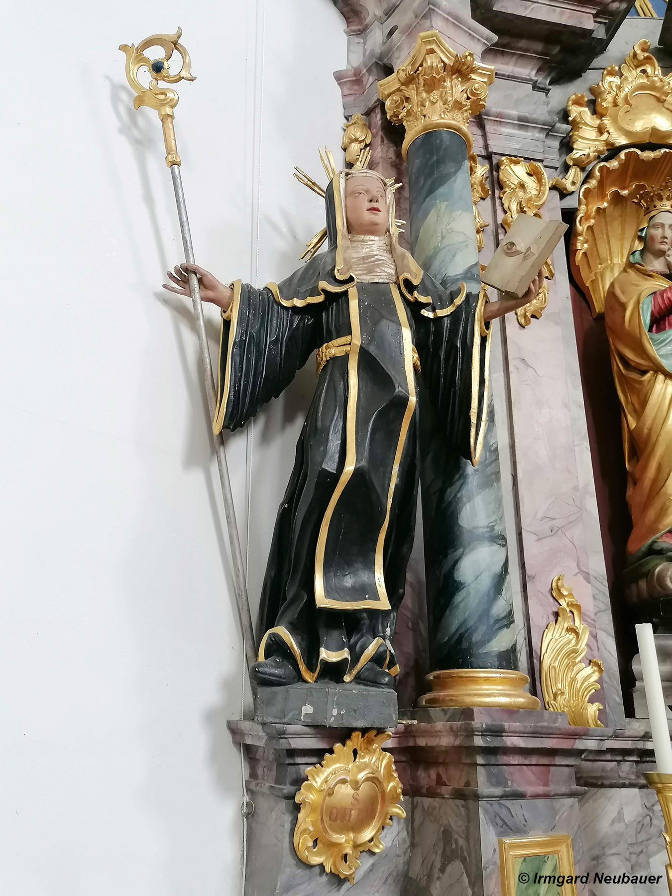 Statue Hl. Ottilie - Moosbach, Grub, Wieskirche "Zum gegei&szlig;elten Heiland"