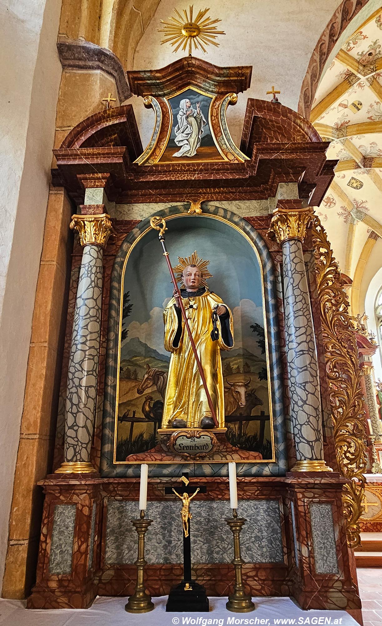 Seitenaltar mit dem heiligen Leonhard in der Wallfahrtskirche Grong&ouml;rgen