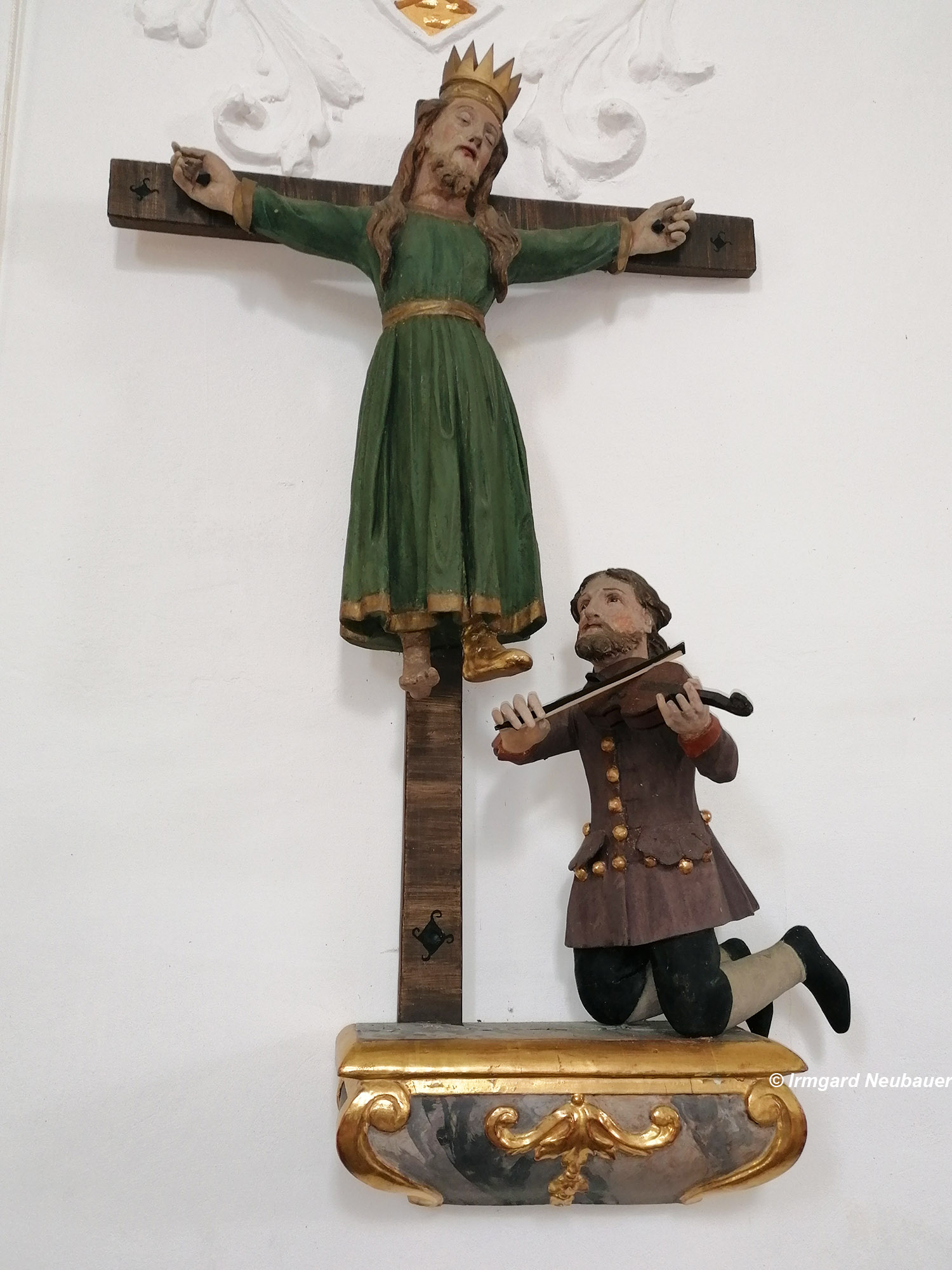 Schnitzfigur der Hl.K&uuml;mmernis samt Geigerlein, Wallfahrtskirche St. Anton, Elsendorf