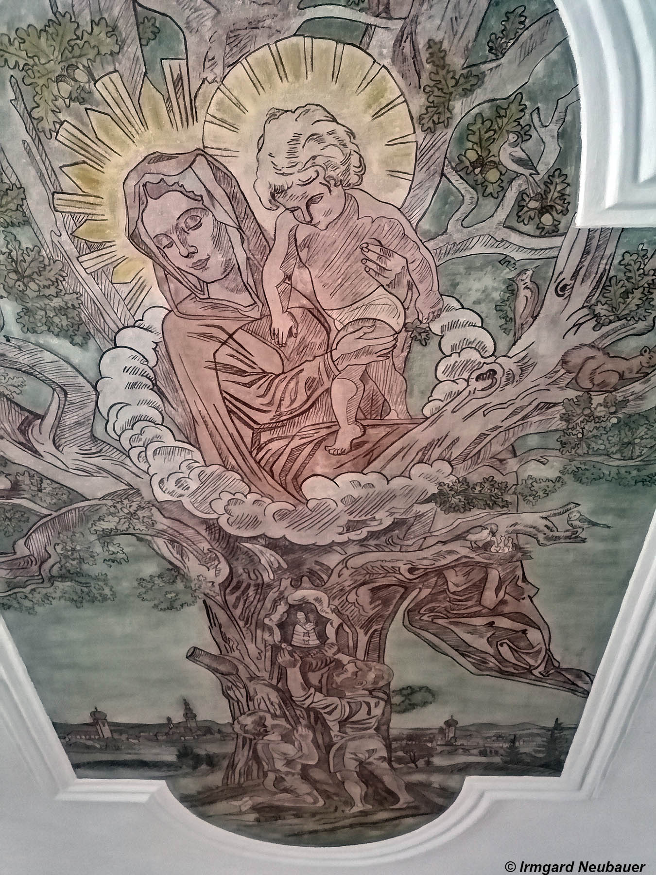 Planegg, Augustinerkloster mit Wallfahrtskirche Maria Eich - Muttergottesfigur in der Baumh&ouml;hle des Eichenstamms, Deckengem&auml;lde in der Kapelle
