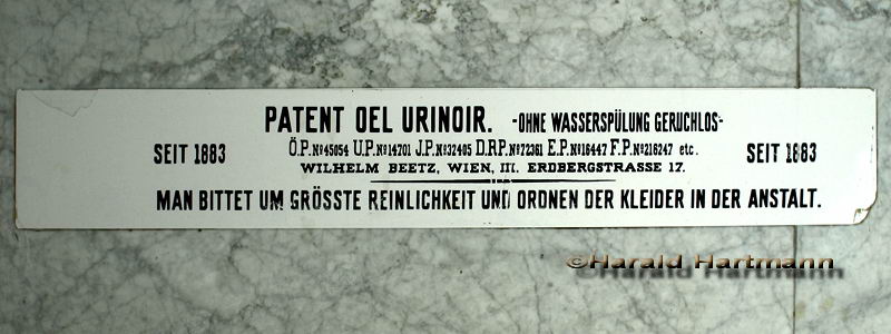 Patent-Öl-Urinoir. Ohne Wasserspülung geruchlos © Harald Hartmann