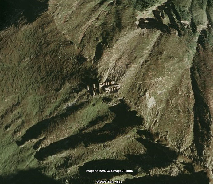 Luftbild der erhaltenen Mittelstation der Materialseilbahn zum Bergwerk Alpeiner Scharte © 2008 Geoimage Austria © 2008 Tele Atlas Google Earth