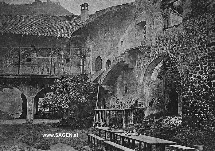 Runkelstein, Im Burghof, www.sagen.at