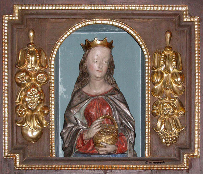 Dorothea Holzrelief am Marienaltar (um 1630) in der Pfarrkirche St. Nikolaus in Eibelstadt