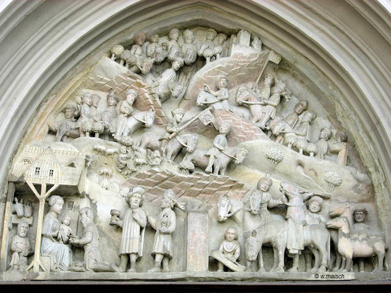 Zug der drei Könige, Tympanon-Relief über dem Portal der Ritterkapelle in Haßfurt