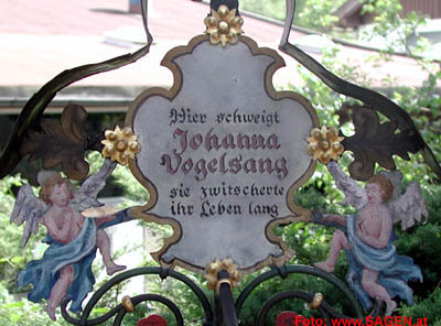 Museumsfriedhof Kramsach, Tirol. Marterl und Inschriften