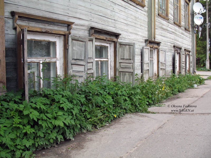 Straße im Zentrum von Kargopol © Oksana Fedotova