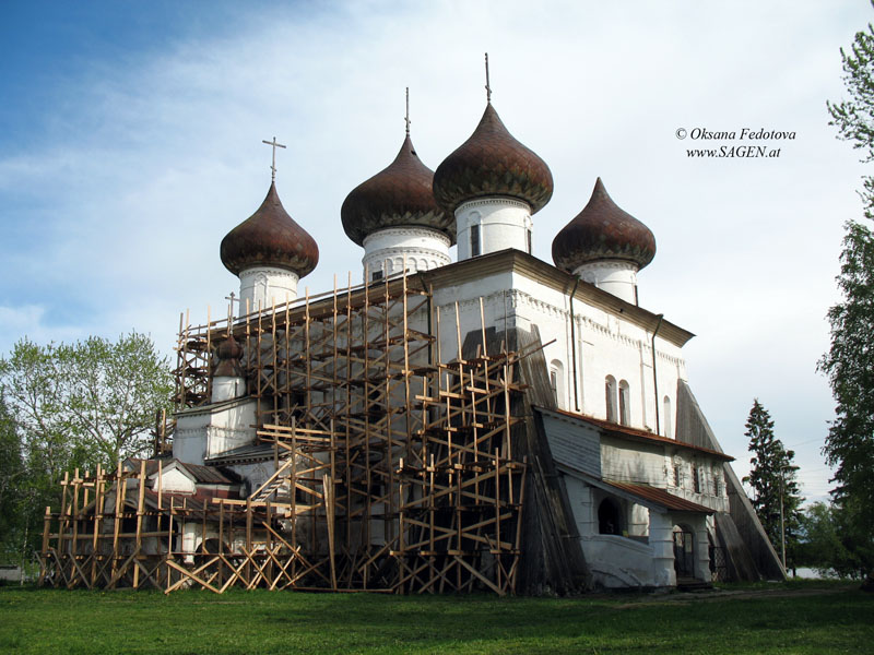 Dom zur Christi Geburt. Kargopol © Oksana Fedotova