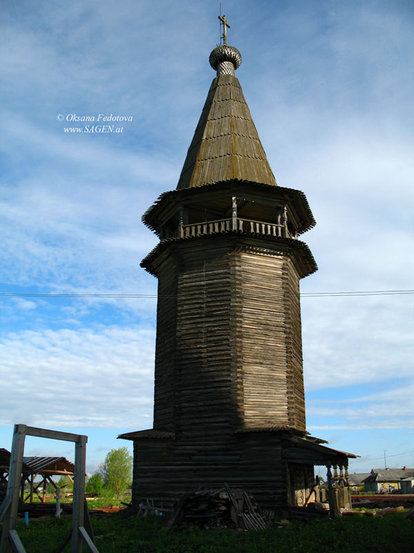Der Glockenturm in Ljadiny © Oksana Fedotova
