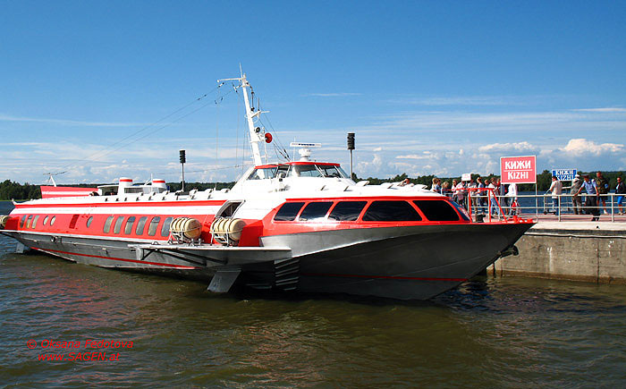 Tragflügelschiff am Liegeplatz Kishi © Oksana Fedotova