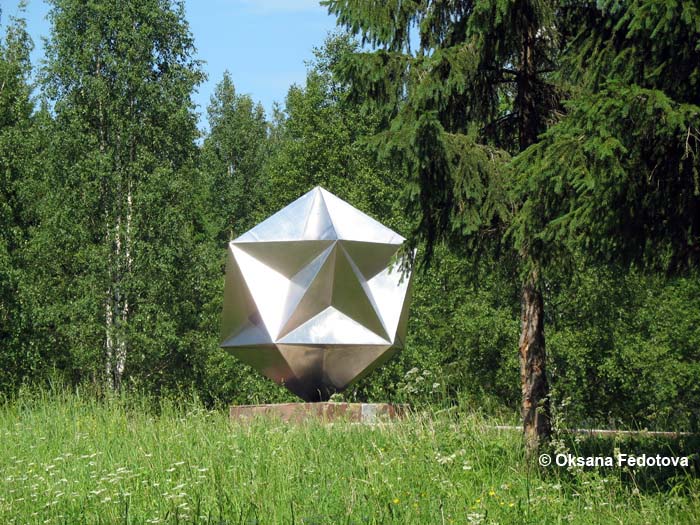 Das Denkmal „Den Gründern der Stadt und der Garnison“, Mirny, Russland © Oksana Fedotova