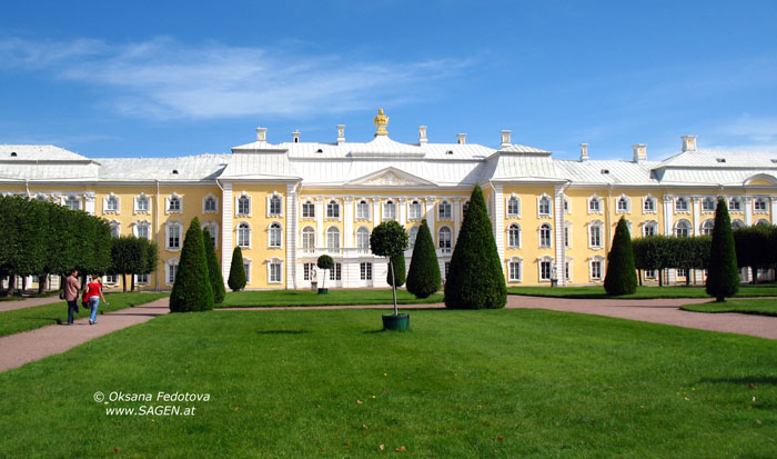 Peterhof - Der Große Palast © Oksana Fedotova