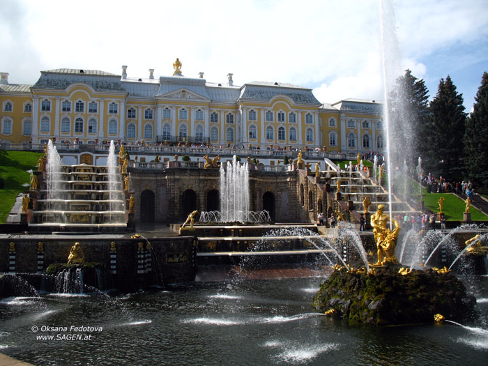 Peterhof, Der Große Palast und die Große Kaskade © Oksana Fedotova