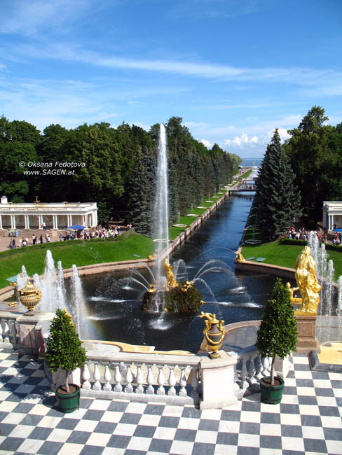 Peterhof, Obere Balustrade der Großen Kaskade © Oksana Fedotova