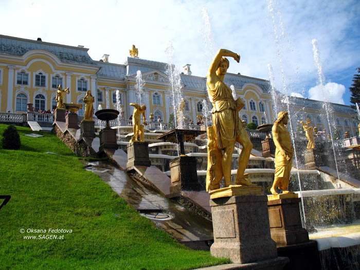 Peterhof, Östliche Kaskadengruppe © Oksana Fedotova