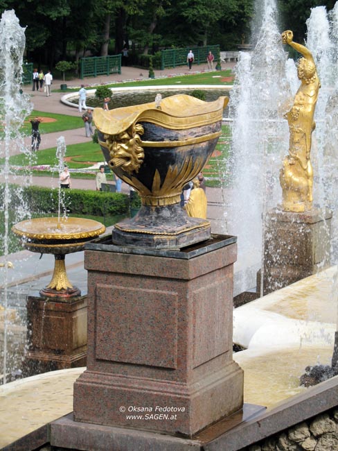 Vasenfontäne der westlichen Kaskadengruppe, Peterhof © Oksana Fedotova