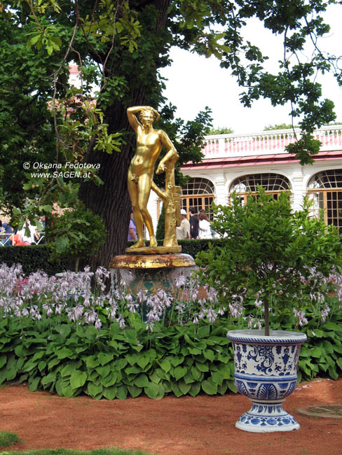 Faun-Fontäne im Monplaisir-Garten, Peterhof © Oksana Fedotova