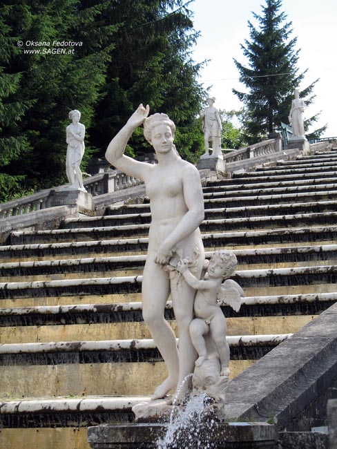 Statue der Goldbergkaskade, Peterhof © Oksana Fedotova