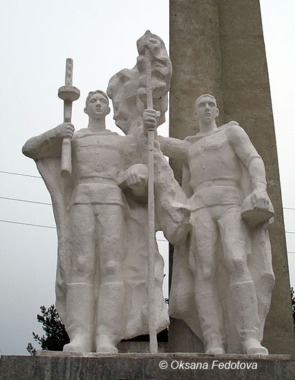 Denkmal der im Großen Vaterländischen Krieg gefallenen Soldaten, Karpogory © Oksana Fedotova