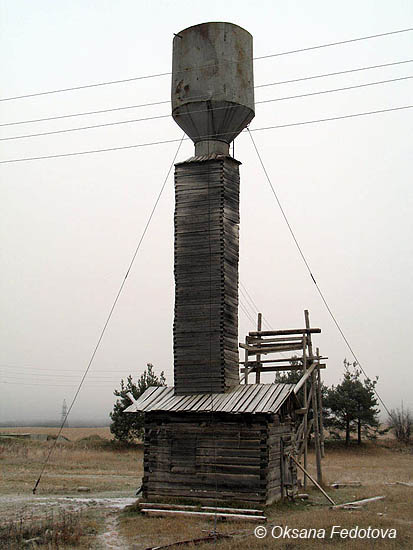 Der Wasserturm im Dorf Schotowa, Pineshskij Bezirk © Oksana Fedotova