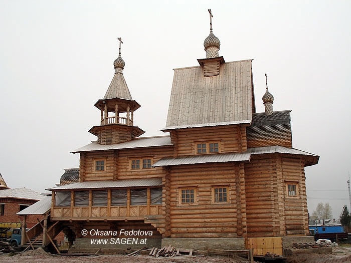 Die Kirche der Heiligen Aposteln Petr und Pawel in Karpogory © Oksana Fedotova