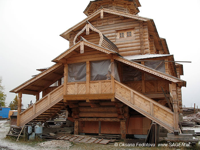 Die Kirche der Heiligen Aposteln Petr und Pawel in Karpogory © Oksana Fedotova