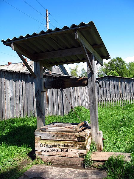 Holzbrunnen, Wosnesenje, Archangelsk, Russland © Oksana Fedotova, www.sagen.at