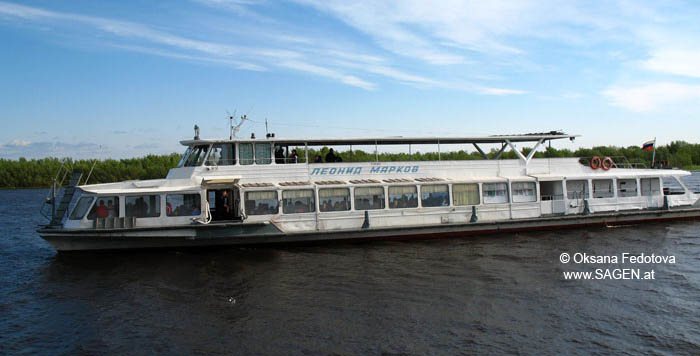 Motorschiff „Leonid Markow“, Wosnesenje, Archangelsk © Oksana Fedotova, www.sagen.at
