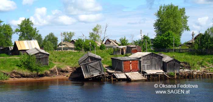 Holzschuppen für Motorboote, Kego-Insel bei Archangelsk, Russland © Oksana Fedotova, www.sagen.at