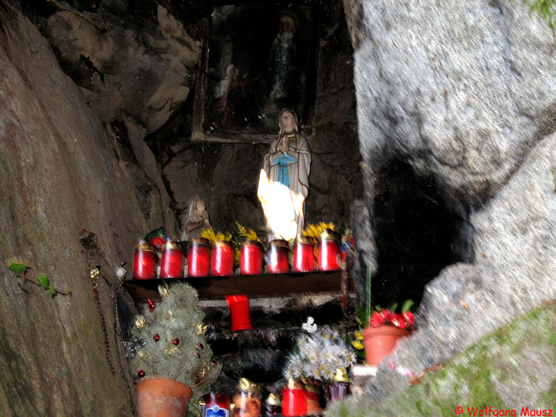 Das "Heilige Bründl" beim Kreuzweg auf den Pöstlingberg, Linz © Wolfgang Mausz