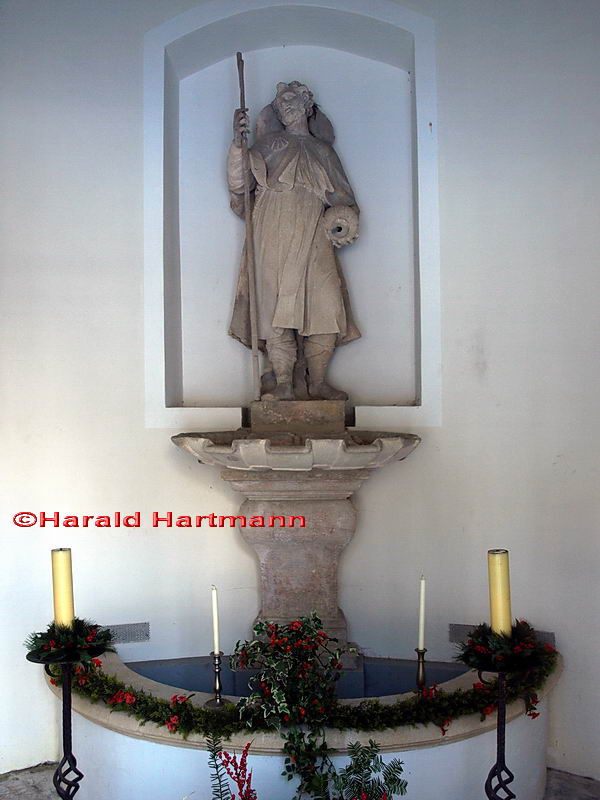 Versiegter Brunnen in der Jakobskappelle vor der Pfarrkirche von Kaltenleutgeben © Harald Hartmann
