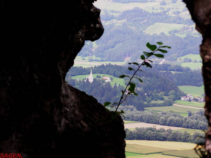 Blick von der Ruine Ortenburg auf St. Peter im Holz © Harald Hartmann