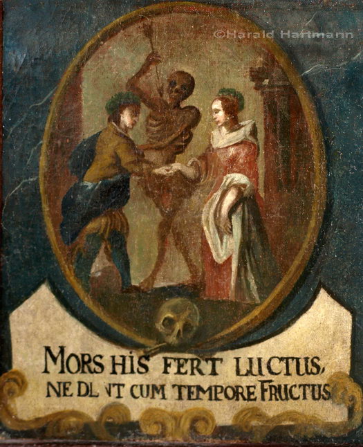 Kreuzgang Dürnstein, Detail: Tod und Liebespaar