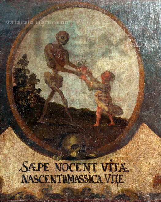 Kreuzgang Dürnstein, Detail: Wein und Tod