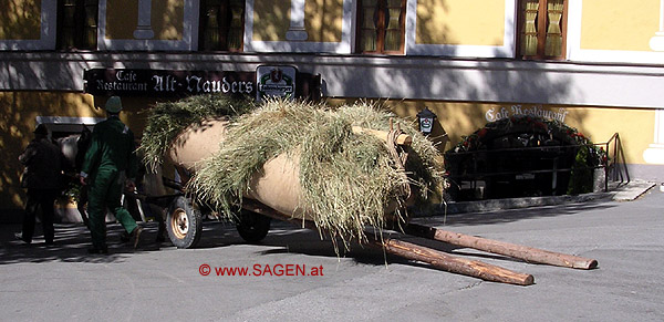Protzwagen beim Almabtrieb © Berit Mrugalska