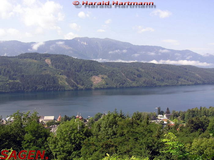 Blick über Millstatt und den Millstätter See. Der Höhenzug hinter dem See ist der Hochgosch. Dahinter das Goldegg © Harald Hartmann