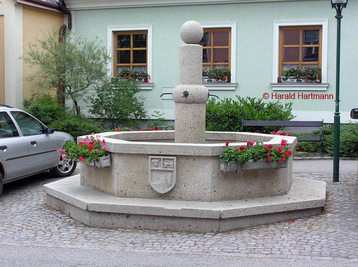 Brunnen in Sooß, Niederösterreich © Harald Hartmann