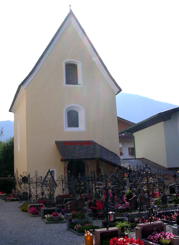 Zweigeschossige Friedhofskapelle in Reith im Alpbachtal