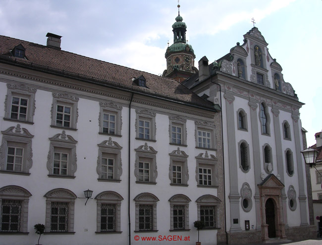 Ehemaliges Damenstift Hall, Aussenansicht